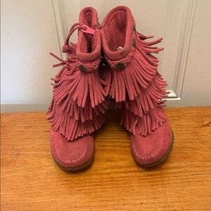 Minnetonka Kids Pink Fringe Side Zip Booties Size 11
